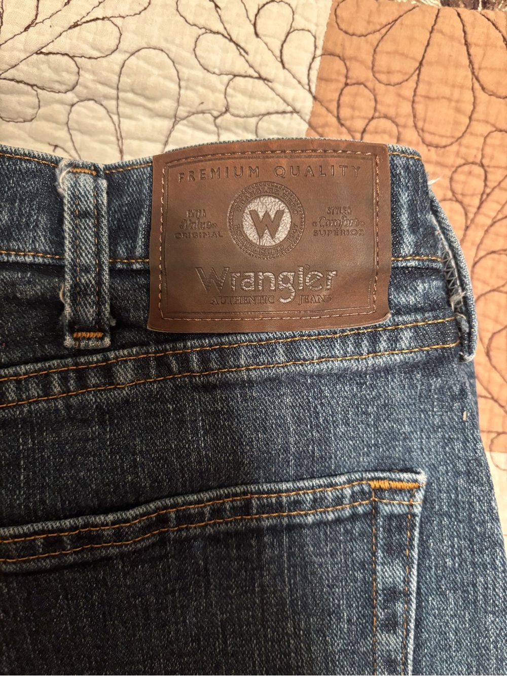 Wrangler Men’s Jeans 36x30 Relaxed Fit Straight Leg Medium Wash Great Condition - Picture 6 of 6